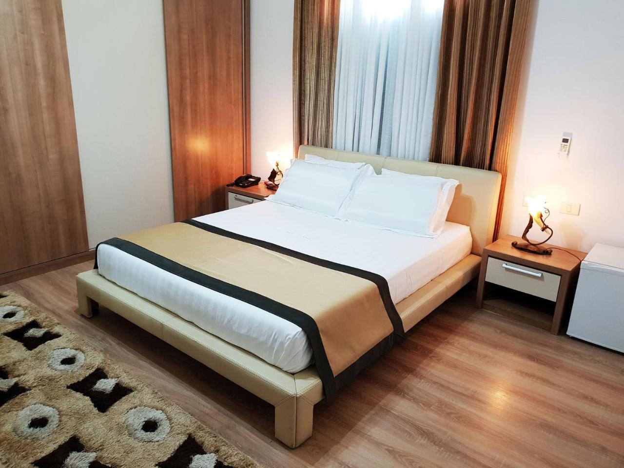 Hotel Ferrari 3*